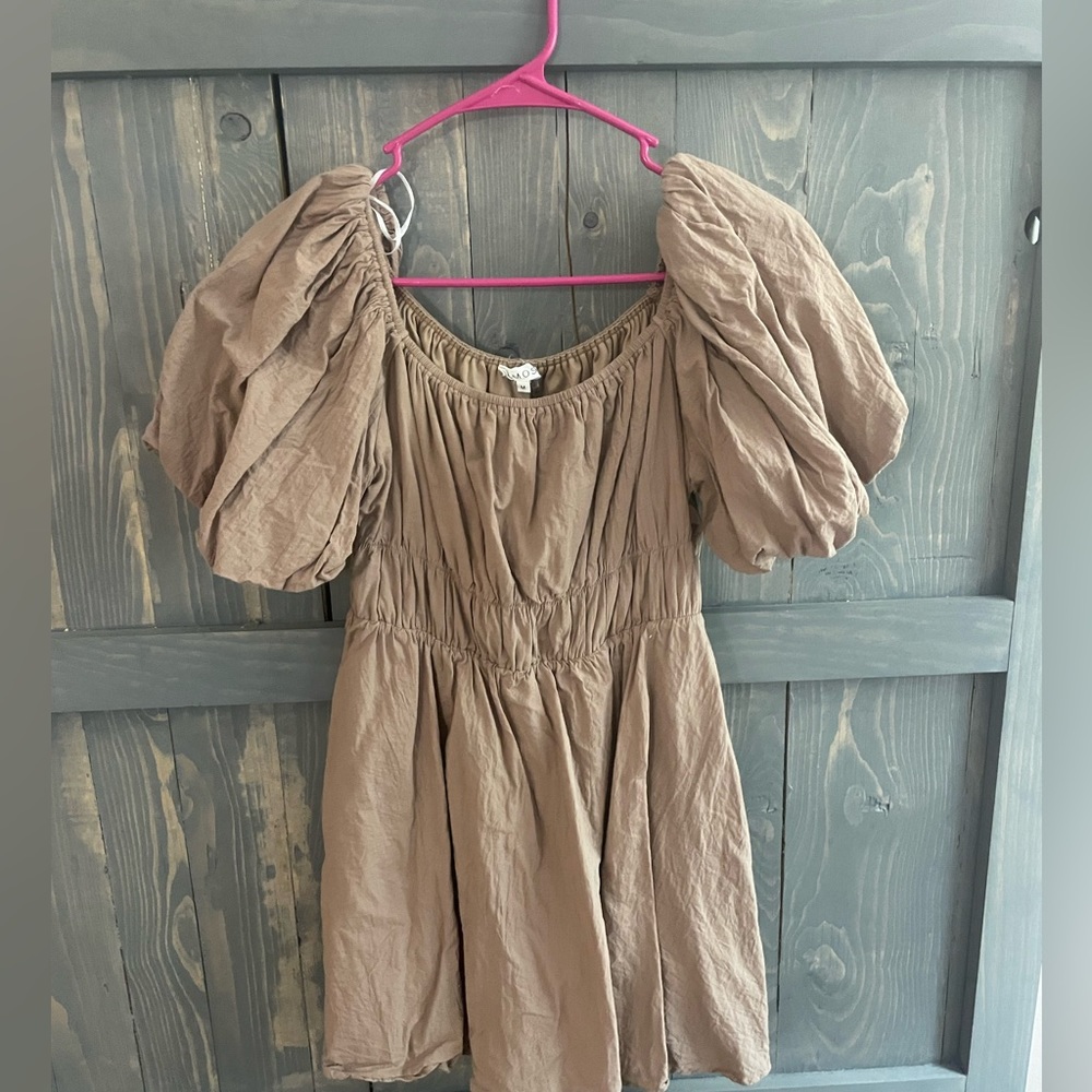 Brown puffy sleeve dress
